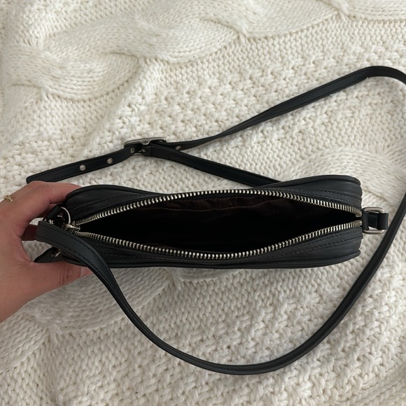 Vintage Coach Mini Zip Crossbody Bag Black Leather - Picture 4 of 4